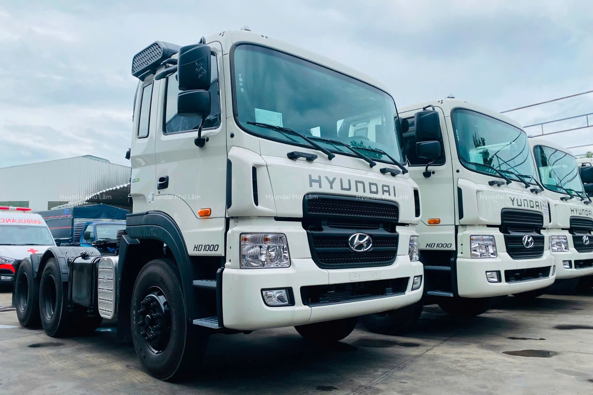 Xe Đầu Kéo Hyundai HD1000 - Mặt trước
