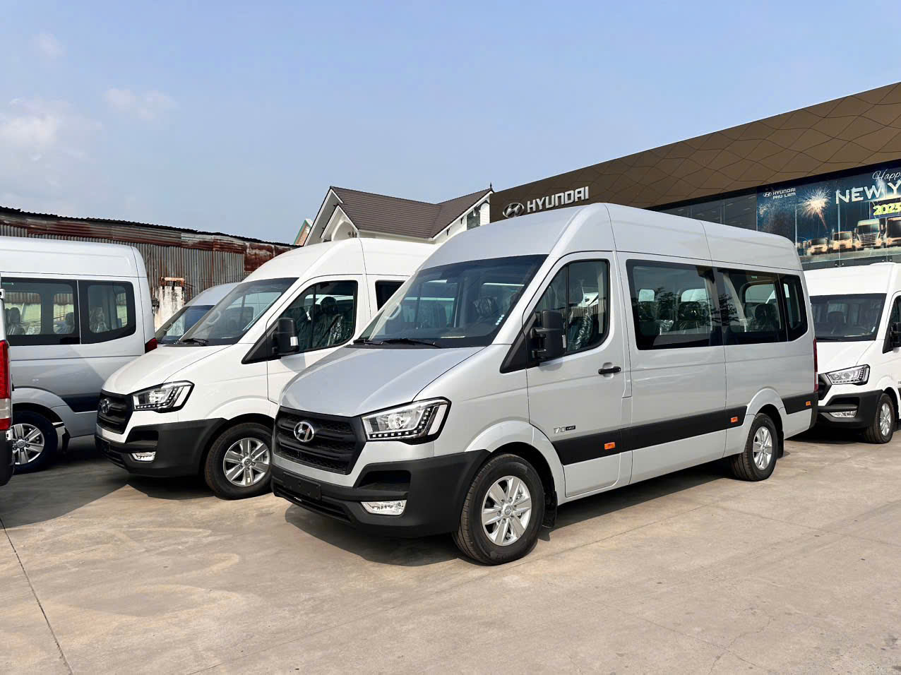 Hyundai Solati 16 chỗ ngoại thất